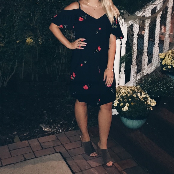 BEYOND BY ASHLEY GRAHAM DRESS - Picture 3 of 6